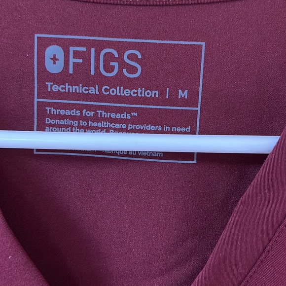 FIGS Catarina one pocket scrub top - Picture 2 of 3